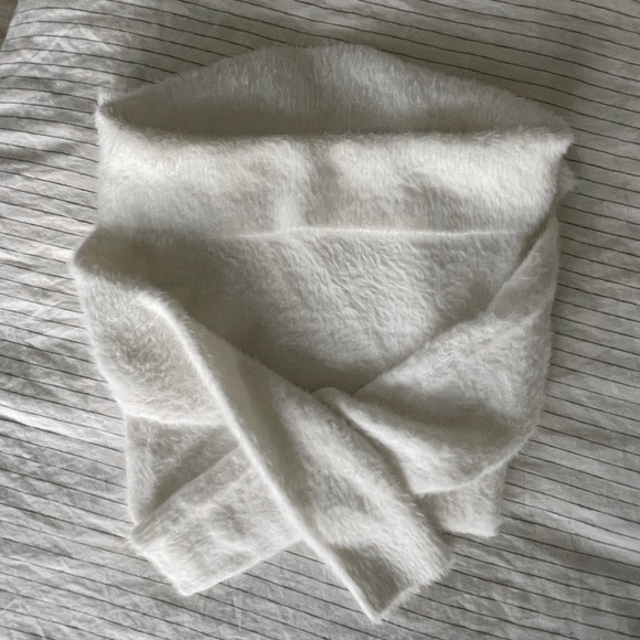 H&M Fluffy Off the Shoulder Dress - Picture 4 of 5